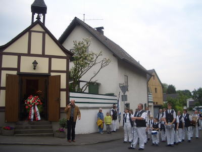 Das Tambour-Corps an der Kapelle in Wolsdorf