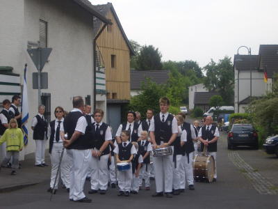 Das Tambour-Corps an der Kapelle in Wolsdorf